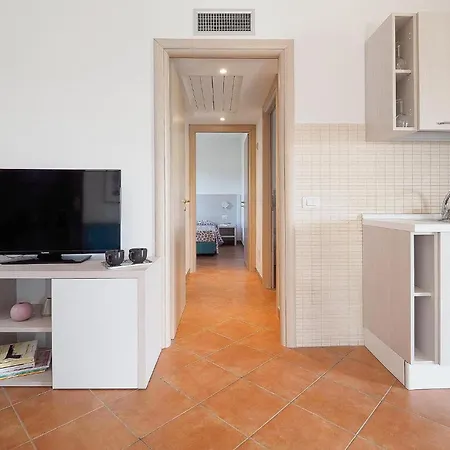 Lovely In With Kitchenette *